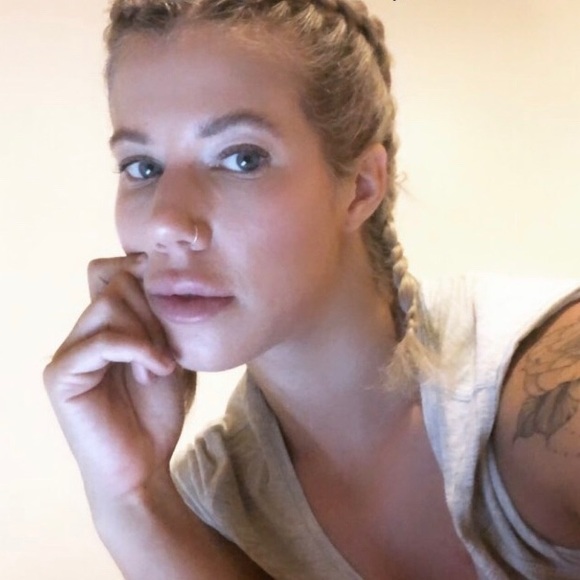 Meet your Posher, Jess - Picture 1 of 1